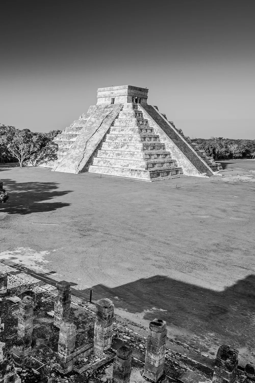 Full view of the pyramid at Chichén Itzá from Yucatan-002